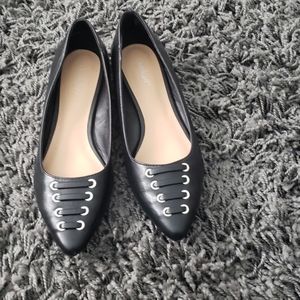 Black crisscross flats